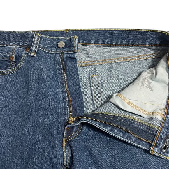 Levis 505 Mens Jeans Size 36 Blue Regular Fit Straight Zip Fly Denim Med Wash - Picture 3 of 11